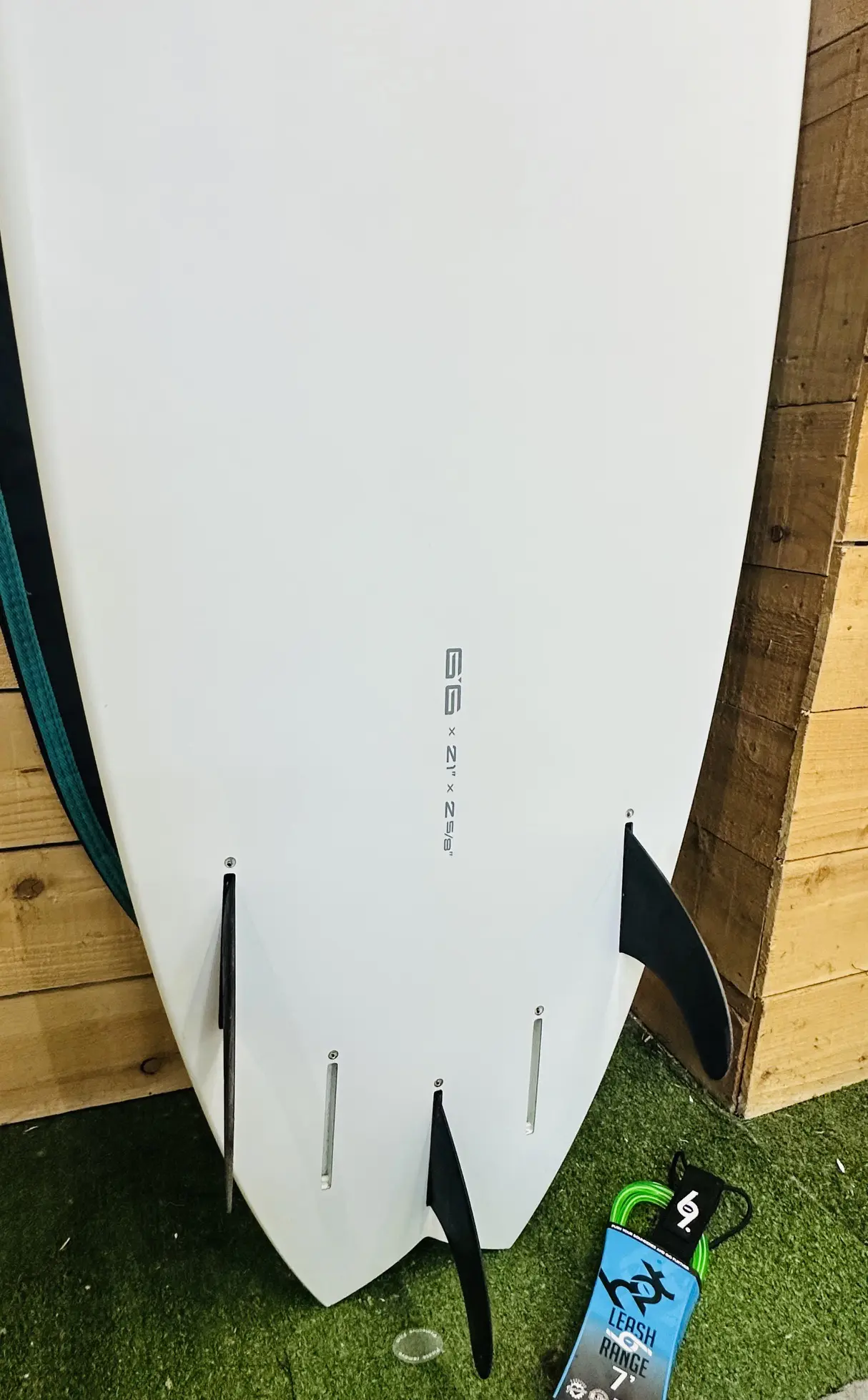 6"6 Torq Mod Surfboard Fish Second Hand Surfboard Package - Image 4