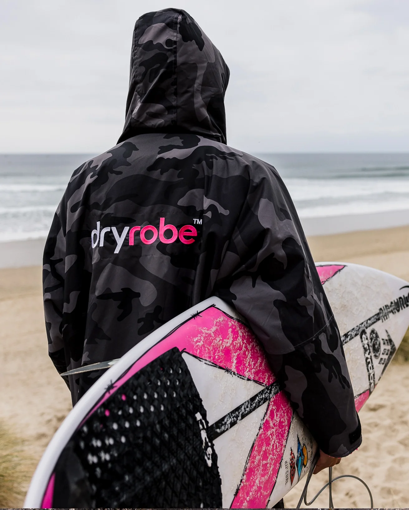 Dryrobe Black Camo Pink Changing Robe Long Sleeve - Image 2