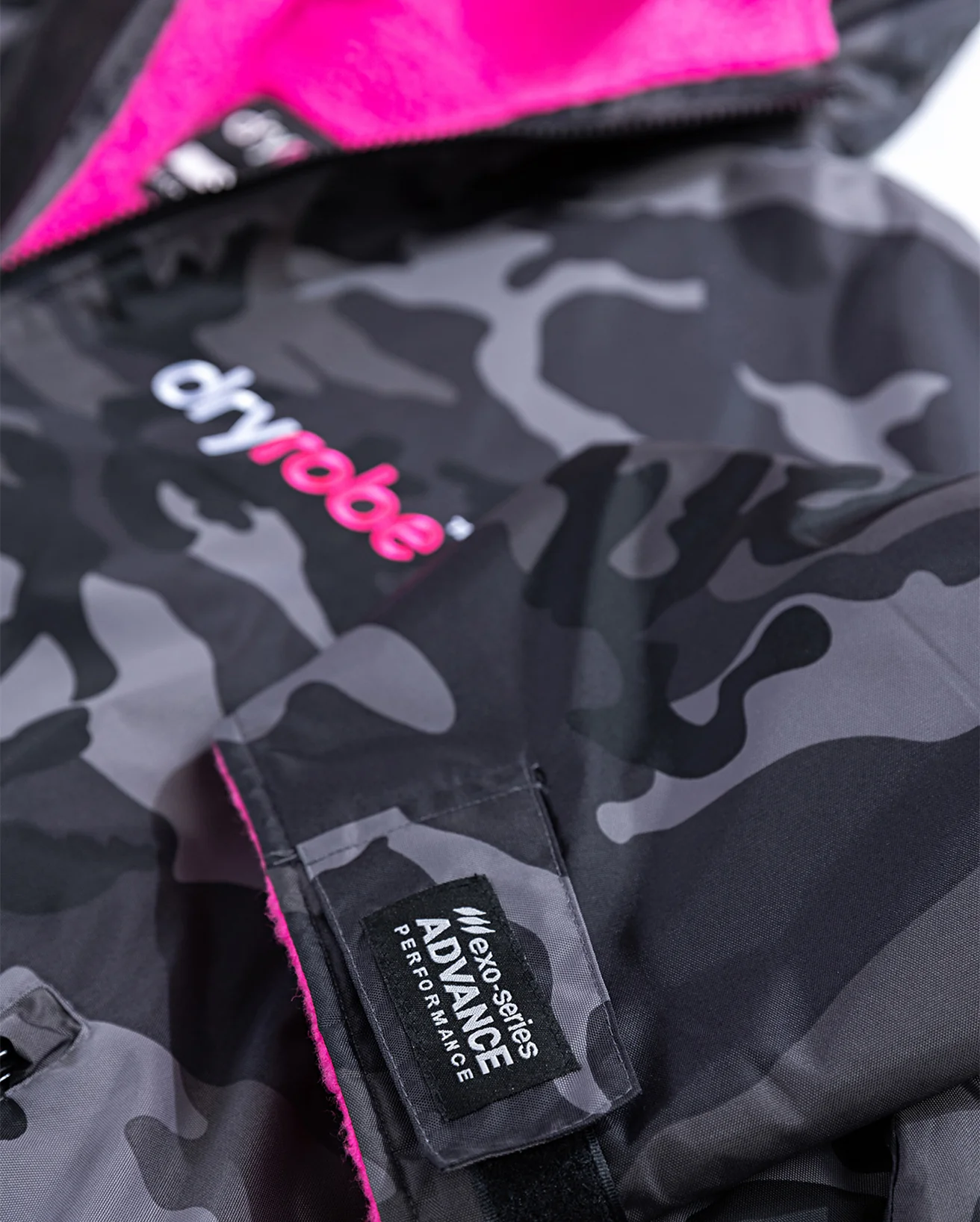 Dryrobe Black Camo Pink Changing Robe Long Sleeve - Image 4