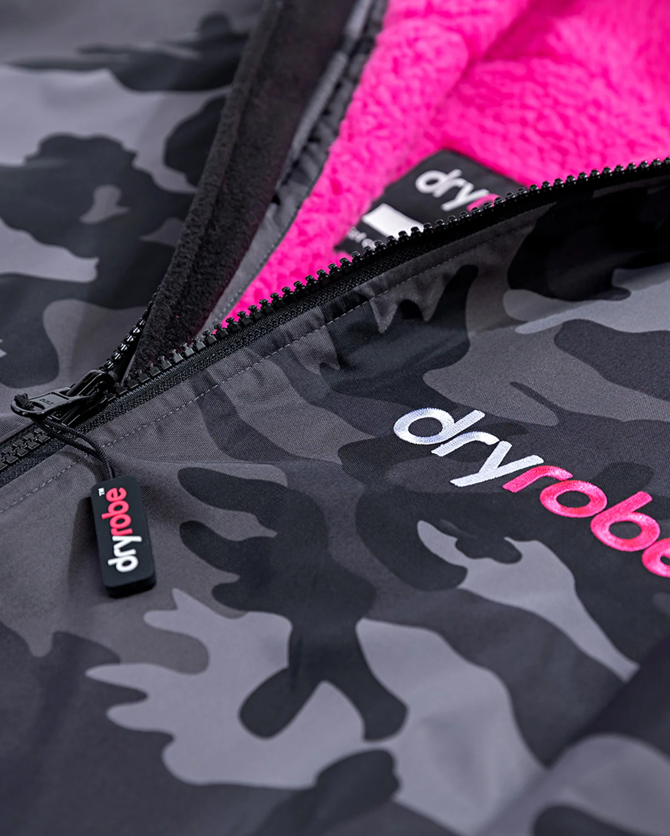 Dryrobe Black Camo Pink Changing Robe Long Sleeve - Image 5