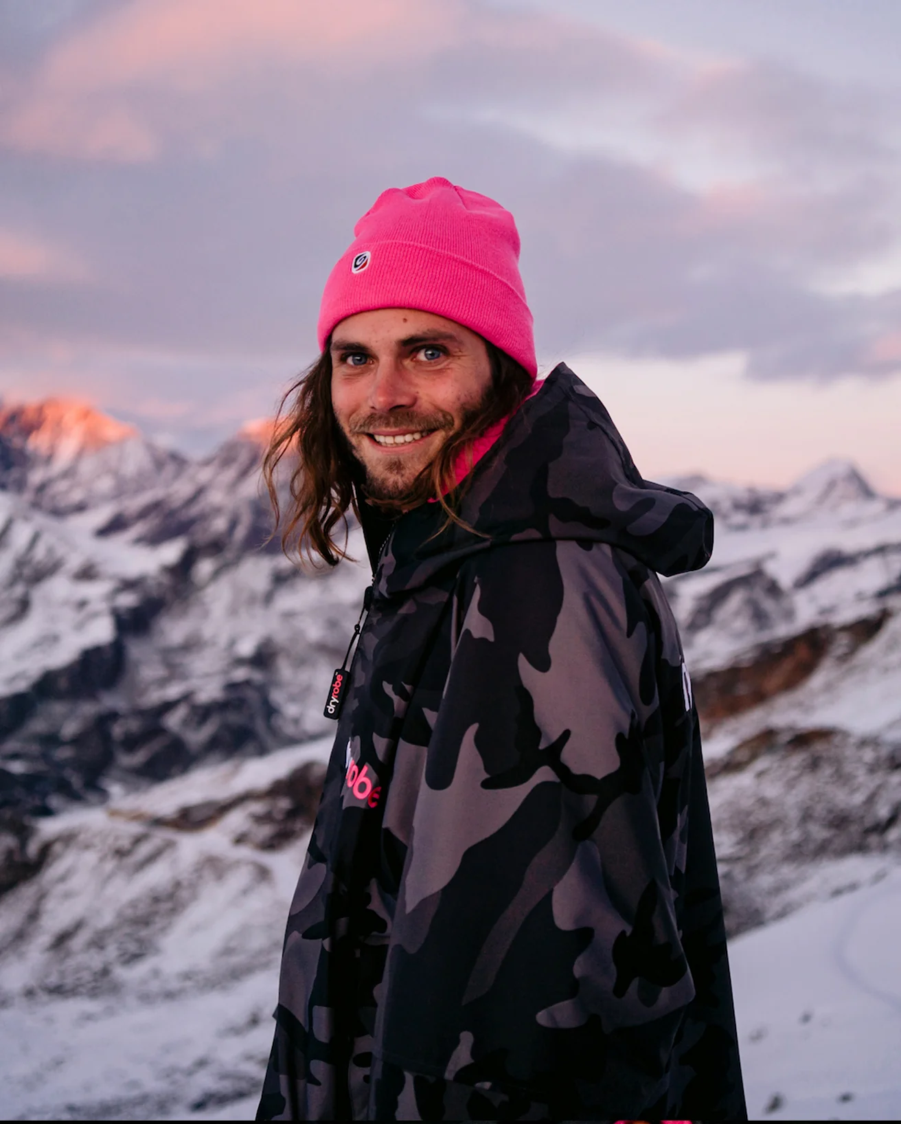 Dryrobe Black Camo Pink Changing Robe Long Sleeve - Image 6